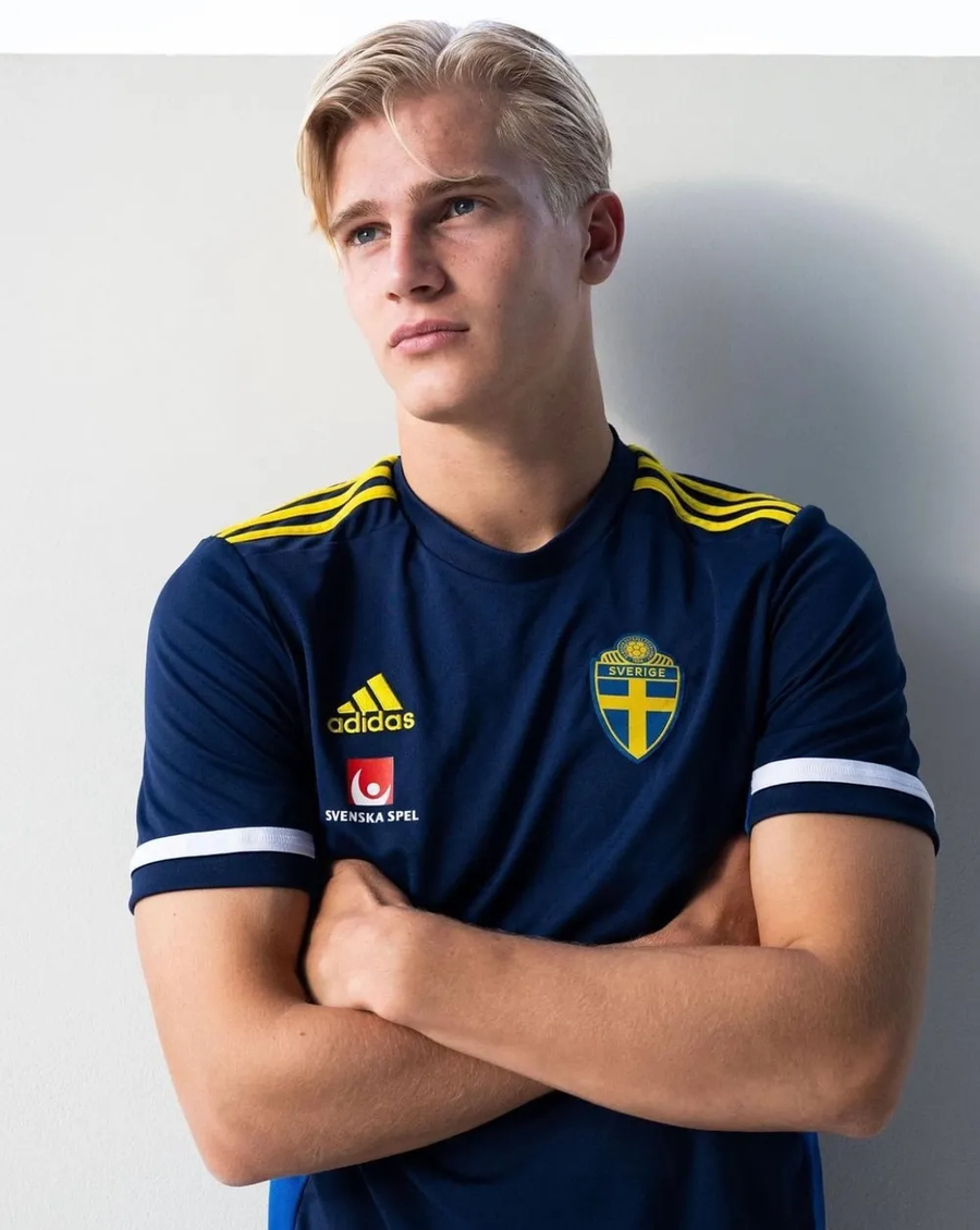 EPL)토트넘이 영입한 신입생 외모 수준.jpg_4.webp