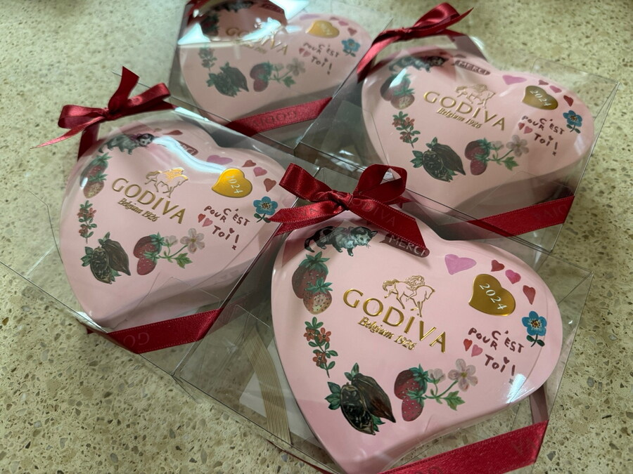 고디바(GODIVA) 프루츠 바스켓 지큐브 어쏘트먼트 하트틴~~~_1.jpg