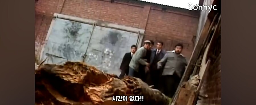 견뎌라, 공산당!_2.jpg