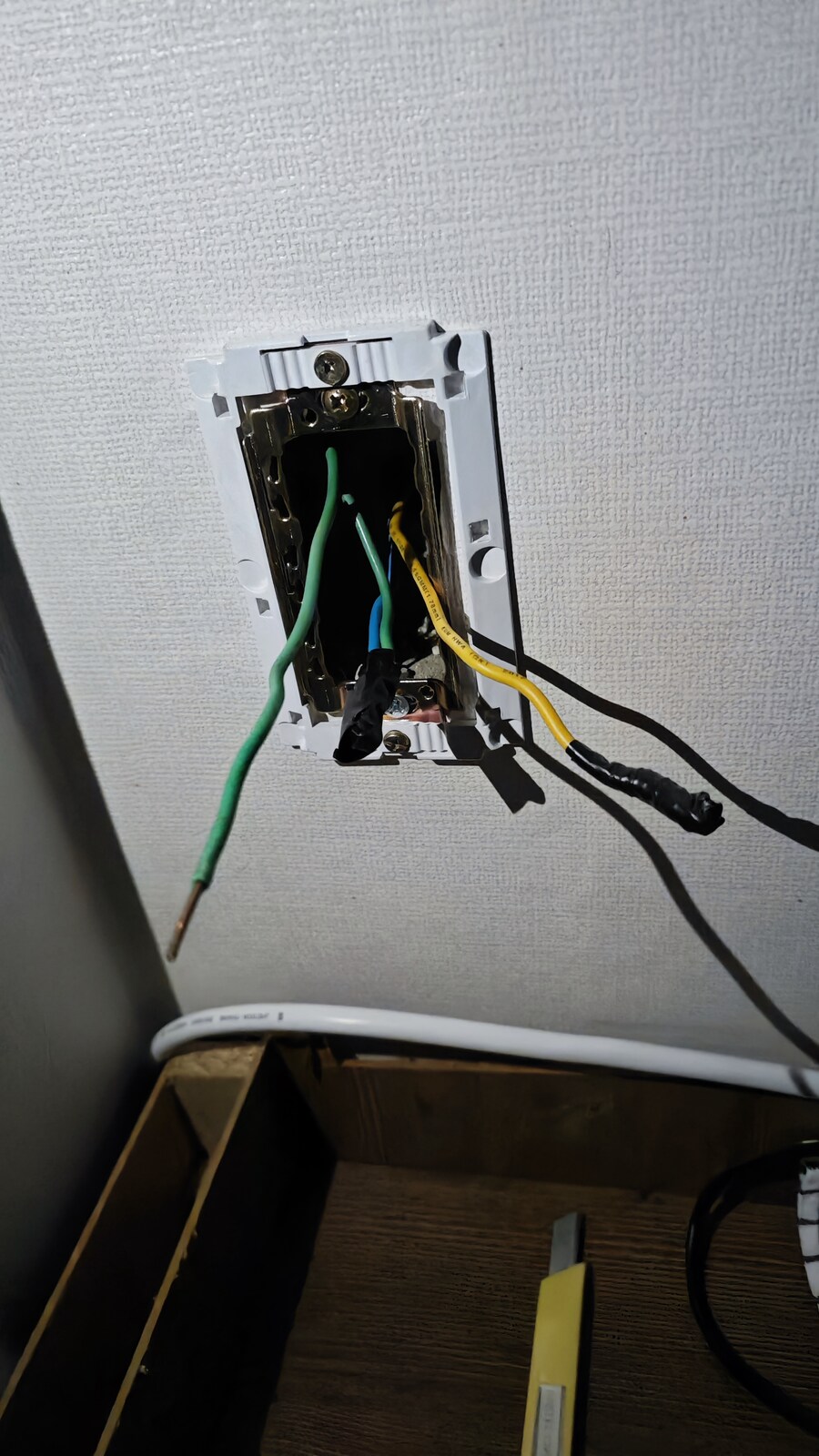 (전기) 전등 스위치를 콘센트로 바꾸고 싶어요_1.jpg