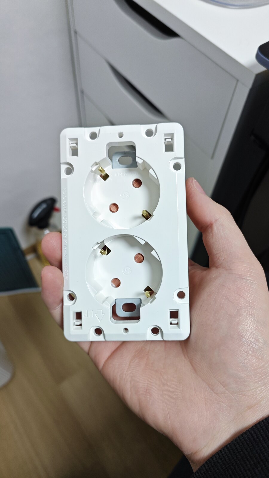 (전기) 전등 스위치를 콘센트로 바꾸고 싶어요_2.jpg