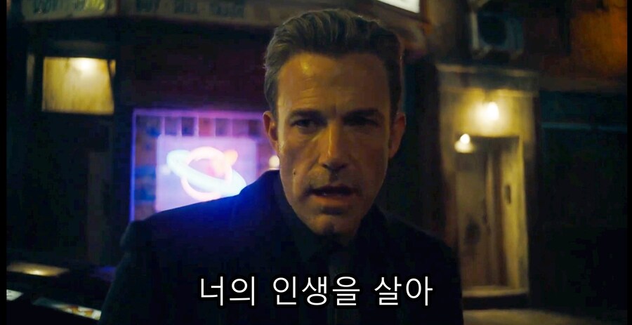 영화) '벤 에플렉'이 직접쓴 배트맨의 마지막 대사_18.jpg