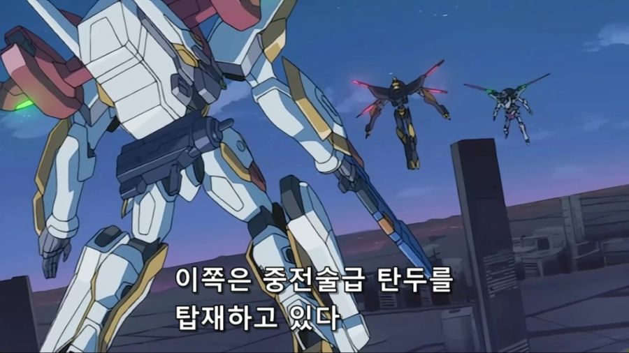 [코드기어스]중전술급 탄두를 탑재한 란슬롯_4.jpg
