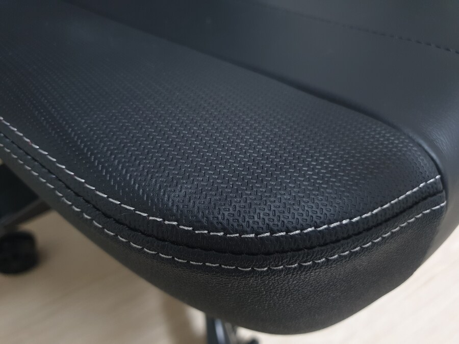 에이픽스프라임 GC003 레더 목받침 게이밍의자 구매후기 (유튜브 링크 포함)_18.jpg