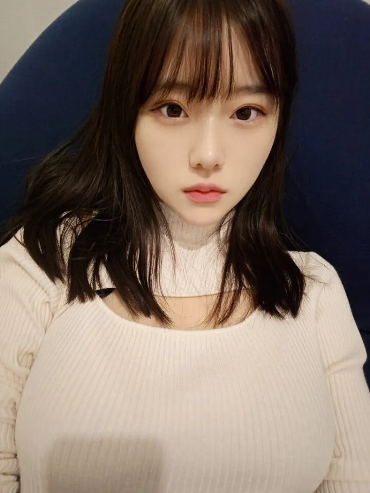 곧 데뷔 한다는 일본의 신인 av배우_1.webp