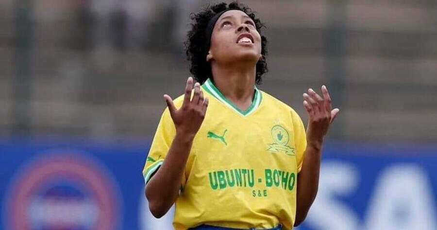 논란의 호나우지뉴 닮은 여자 축구선수.jpg_2.jpg