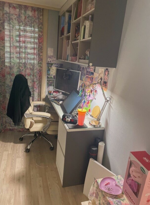 외동이 생각하는 누나방.jpg_1.jpg