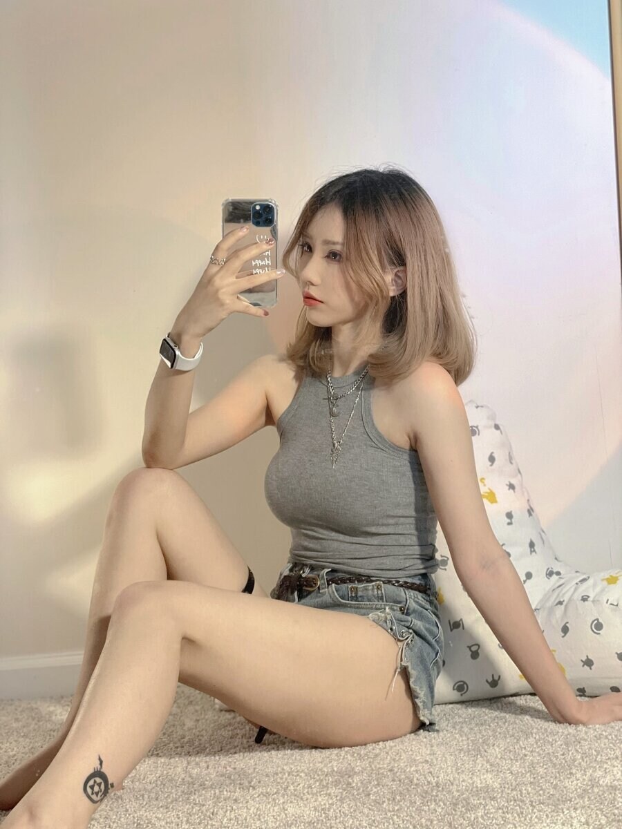 애니 찢고나온 코스프레 누나.jpg_6.jpg