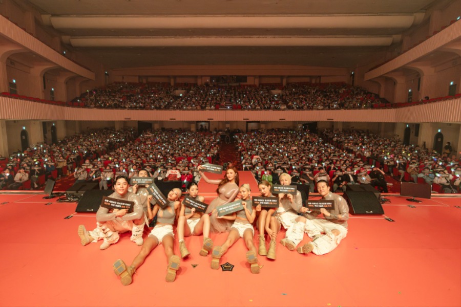 240421.HWASA the 1st FANCON TOUR [Twits] in Seoul｜2024.04.20📍 Daeyang Hall, Sejong University 2.jpg