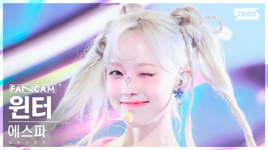 오늘따라 유독 신나보이는 에스파 윈터.gif_1.jpg