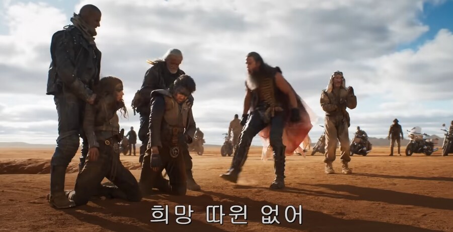 스포 ) [매드맥스: 퓨리오사]의 황무지 소개 방법._10.jpg