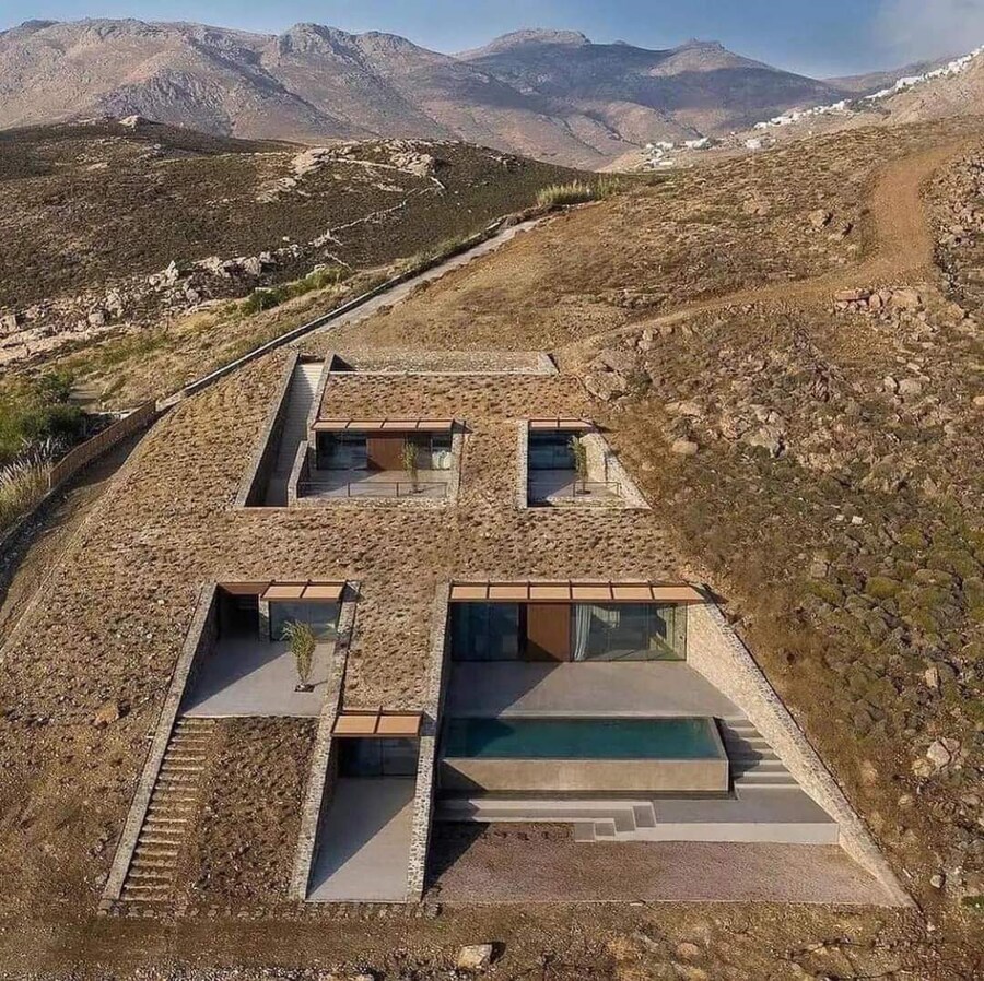 언덕을 파내고 지어진 고급 별장 주택.JPG_1.jpg