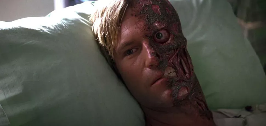 다크나이트) 영화 처음봤을때 전혀 예상하지 못한 장면_1.webp