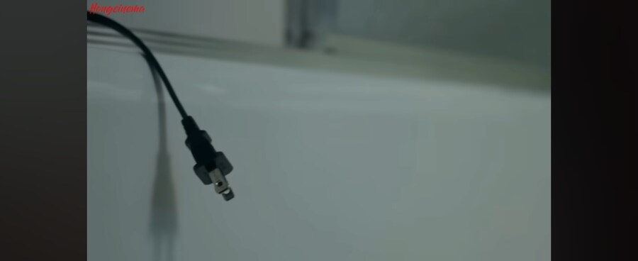 대학생들이 저주들린 살인인형이 있는 집에 계속 사는 이유_24.jpg