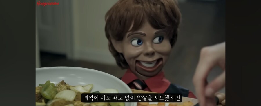 대학생들이 저주들린 살인인형이 있는 집에 계속 사는 이유_37.jpg