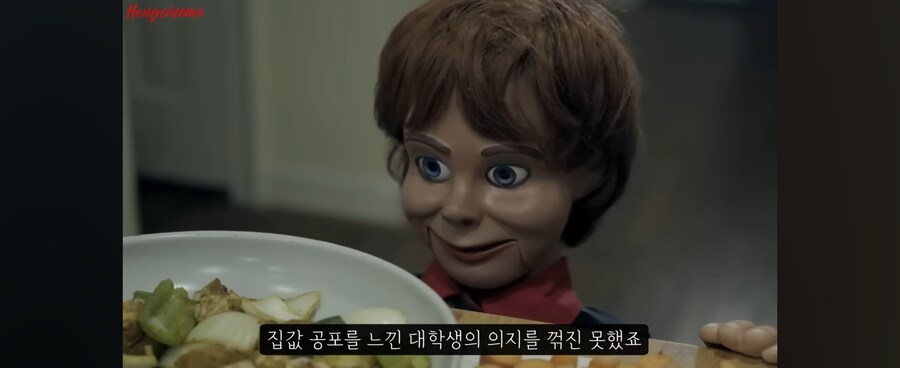 대학생들이 저주들린 살인인형이 있는 집에 계속 사는 이유_40.jpg