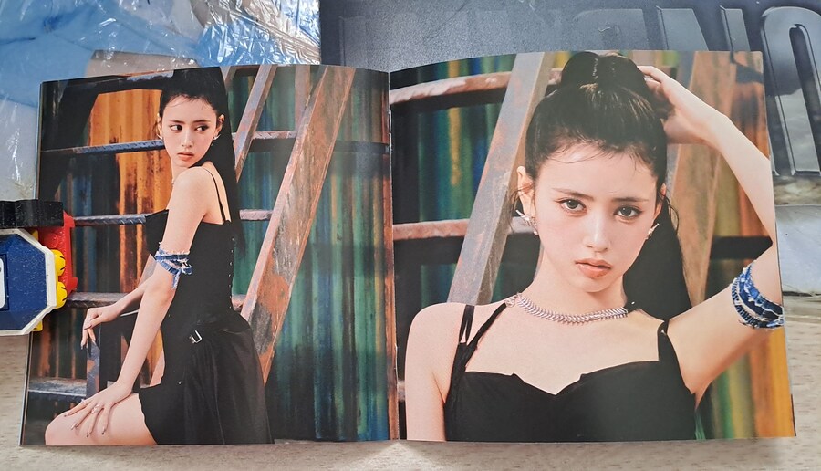 NiziU (니쥬) RISE UP (첫회한정생산반 B)_13.jpg