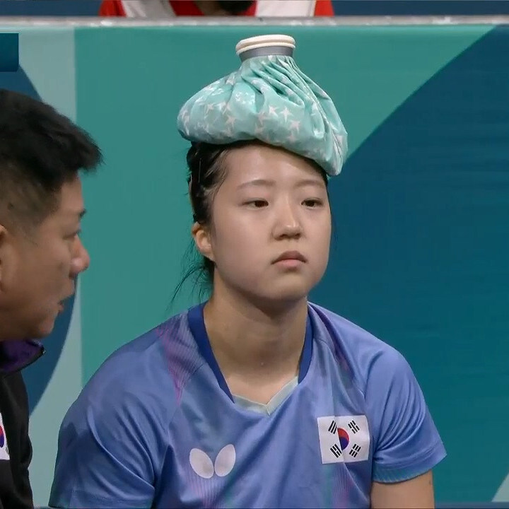 더 커진 신유빈 선수 얼음 주머니_2.jpg