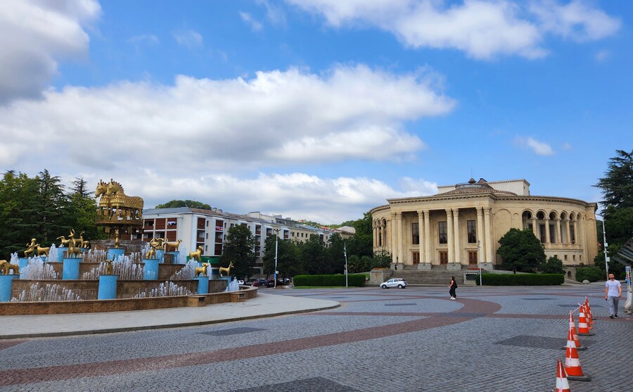 스압)산과 산의 도시. 14,15번째 도시 쿠타이시, 메스티아 (조지아)_1.jpg