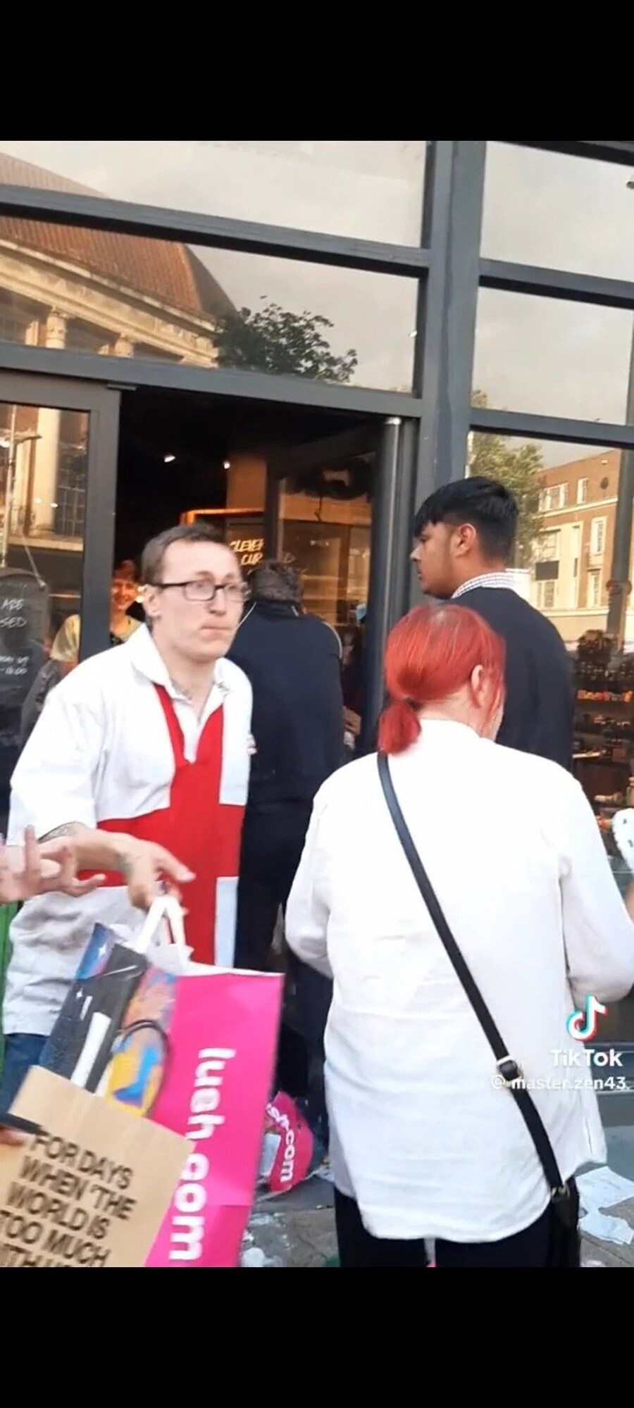 폭동과 약탈로 개판이 된 영국.jpg_6.jpg