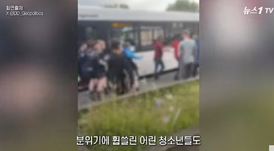 백인이 아닌 인종 골라서 폭행하는 영국.jpg_7.png