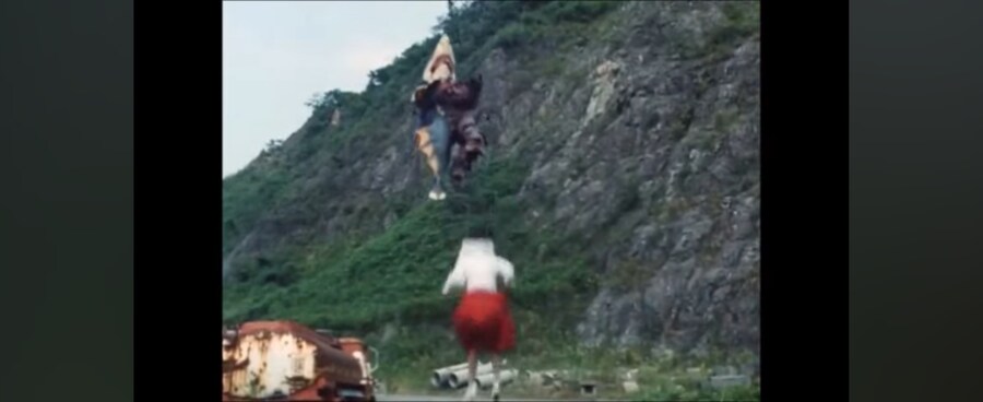 전대물)여성멤버가 괴수를 유인한 방법_26.jpg