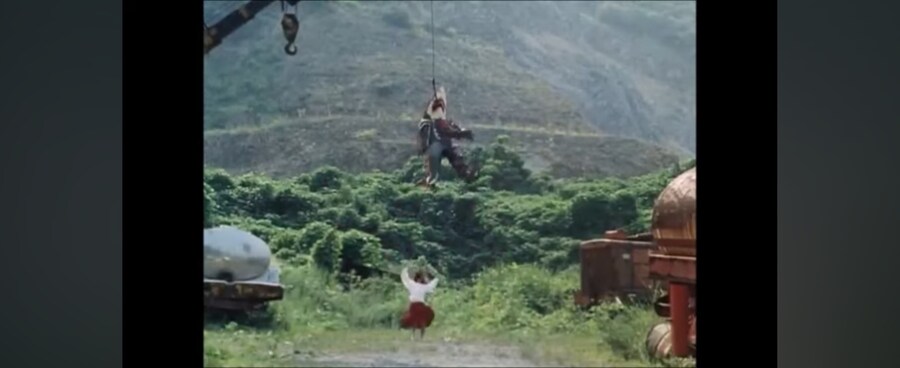 전대물)여성멤버가 괴수를 유인한 방법_30.jpg