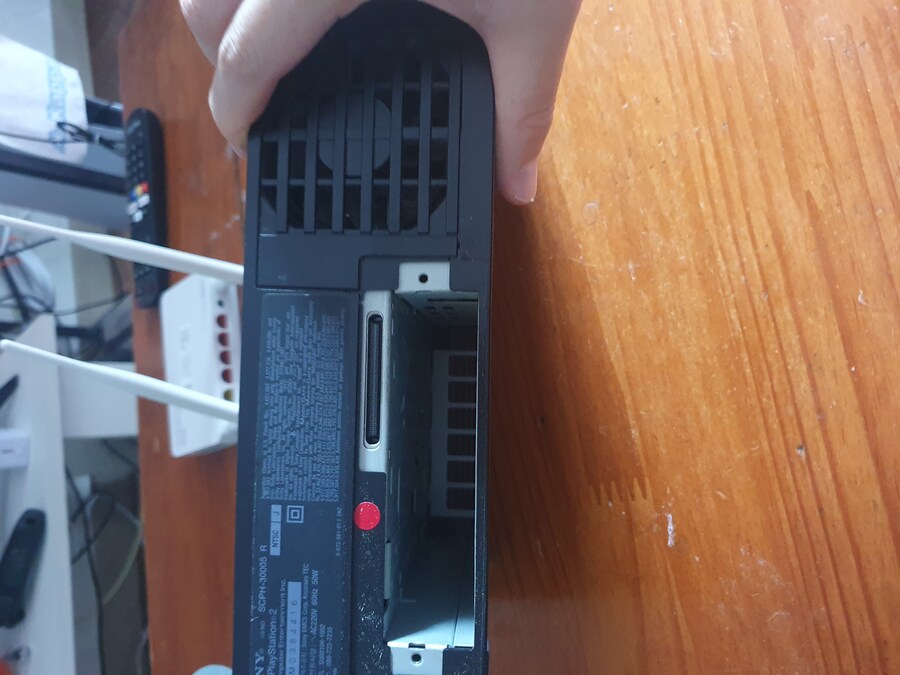 Ps2 중고 샀는데 뒷부분이 비어있네요_1.jpg