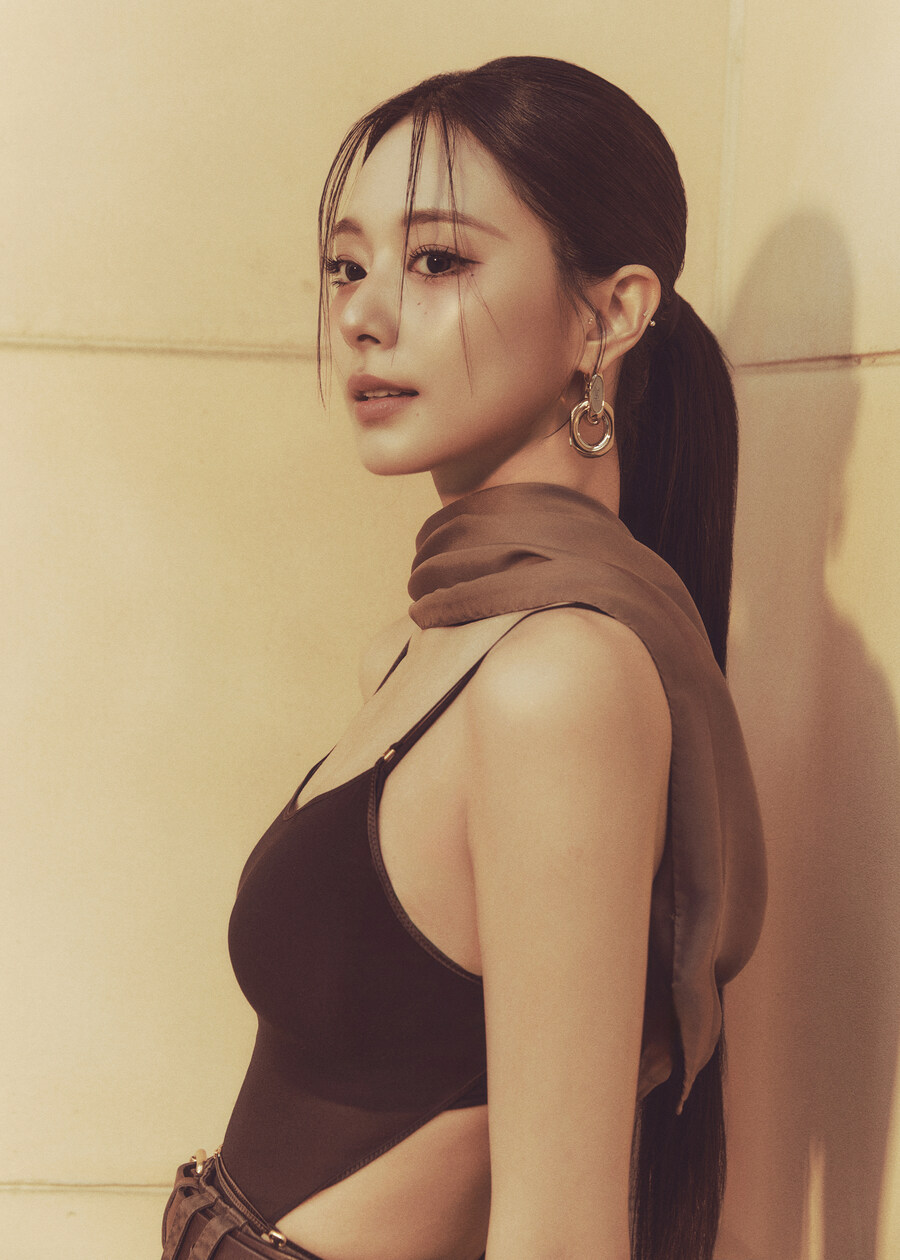 [콘셉트 포토#4] 쯔위 "abouTZU"_4.jpg