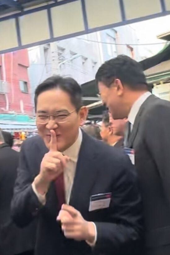 이재용 쉿 짤 이거 어디서 많이 봤다 싶었다_1.jpg