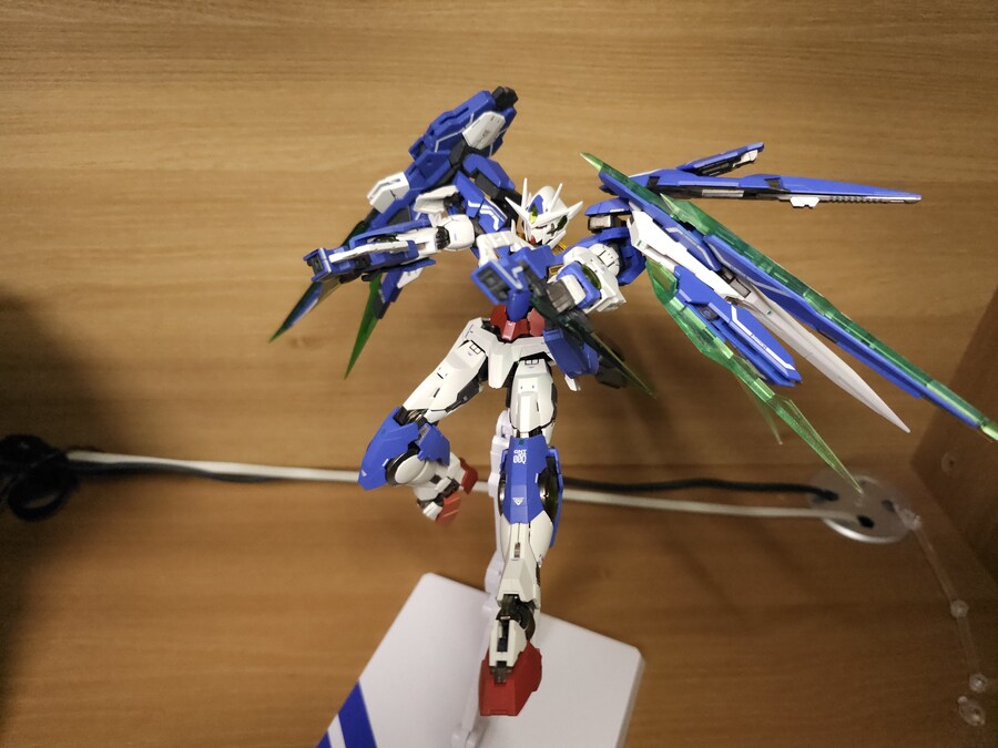 메탈빌드 더블오 퀀터 풀세이버(MG) 포즈잡아보기_4.jpg