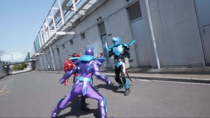 [가면라이더 리바이스] 파워 인플레에 밀려난 폼이 활약하다_10.jpg