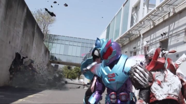 [가면라이더 리바이스] 파워 인플레에 밀려난 폼이 활약하다_31.jpg