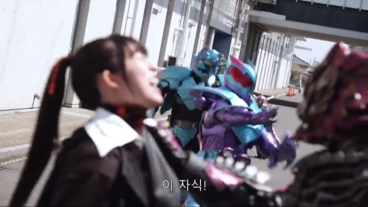 [가면라이더 리바이스] 파워 인플레에 밀려난 폼이 활약하다_33.jpg