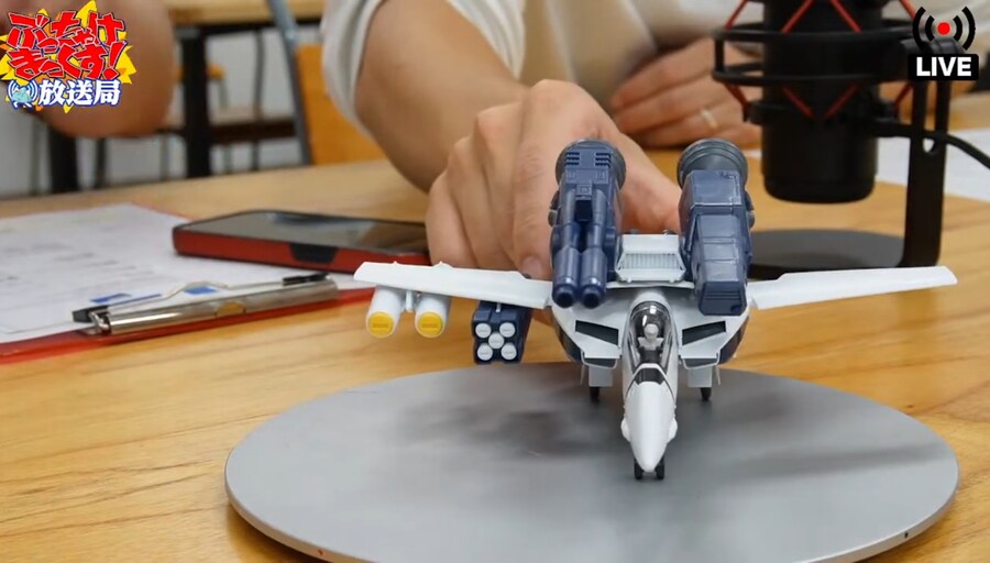 [맥스팩토리] PLAMAX VF-1S 스트라이크 파이터 발키리 조립 샘플 외_2.jpg