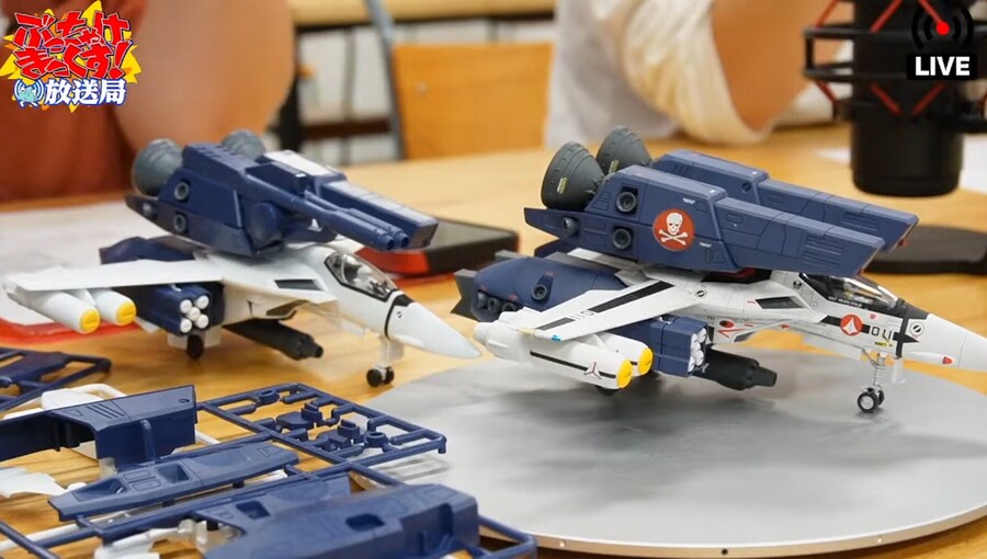 [맥스팩토리] PLAMAX VF-1S 스트라이크 파이터 발키리 조립 샘플 외_6.jpg