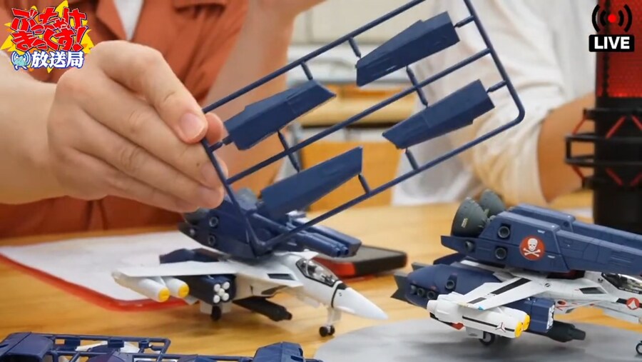 [맥스팩토리] PLAMAX VF-1S 스트라이크 파이터 발키리 조립 샘플 외_8.jpg