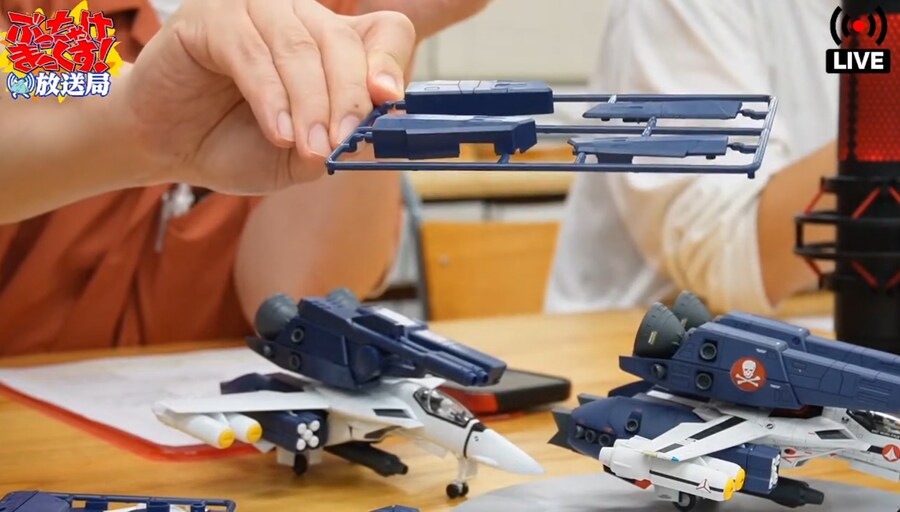 [맥스팩토리] PLAMAX VF-1S 스트라이크 파이터 발키리 조립 샘플 외_9.jpg