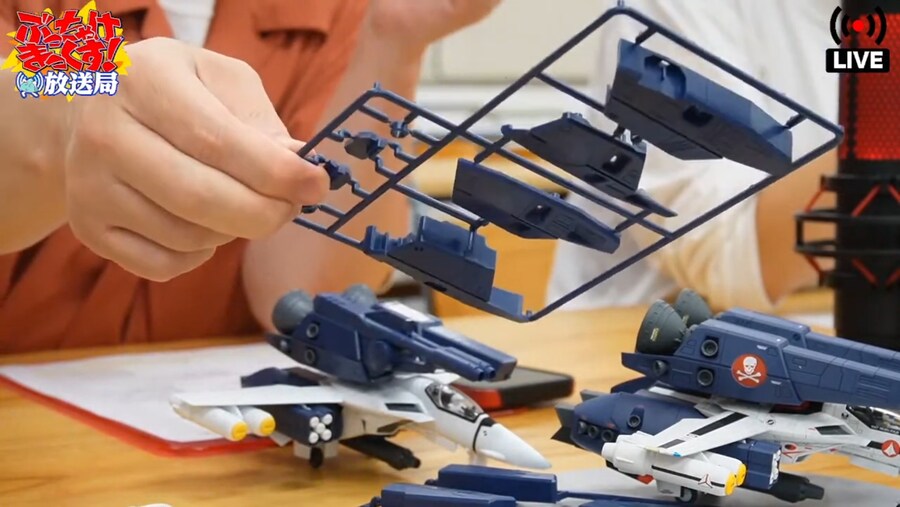 [맥스팩토리] PLAMAX VF-1S 스트라이크 파이터 발키리 조립 샘플 외_10.jpg