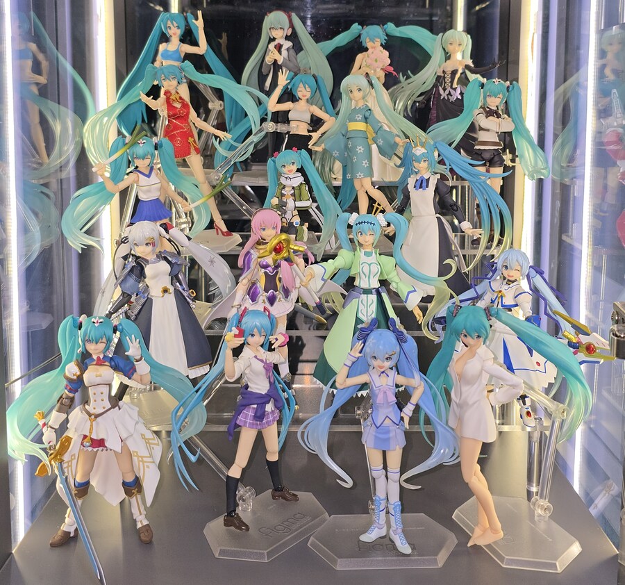 맥스팩토리)figma 레이싱 미쿠 장식칸 및 figma 장식장._8.jpg