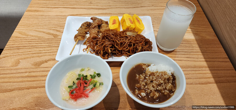 아시아나항공 기내식, 인천 및 후쿠오카 공항 라운지 음식들 입니다.(사진15장)_12.jpg