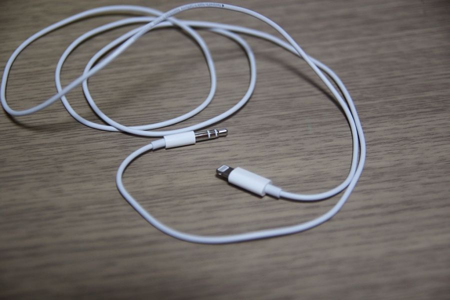 애플 라이트닝 to 3.5mm 오디오잭 케이블_5.jpg