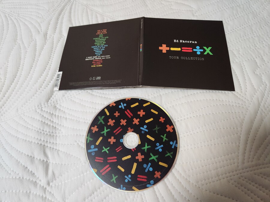 에드 시런 +-=÷× TOUR COLLECTION_1.jpg
