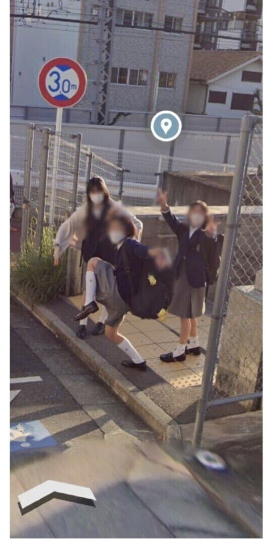 로드뷰에 찍힌 일본 여중생쟝들.jpg_1.jpg