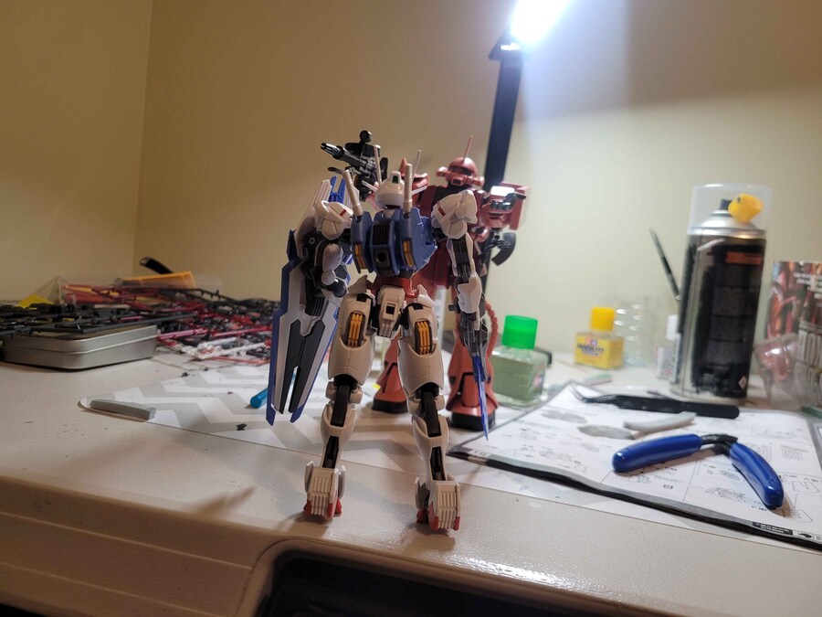 ??: 어이 형씨-돈내놔. 내 손에 든 자쿠 총 보이지?_2.png