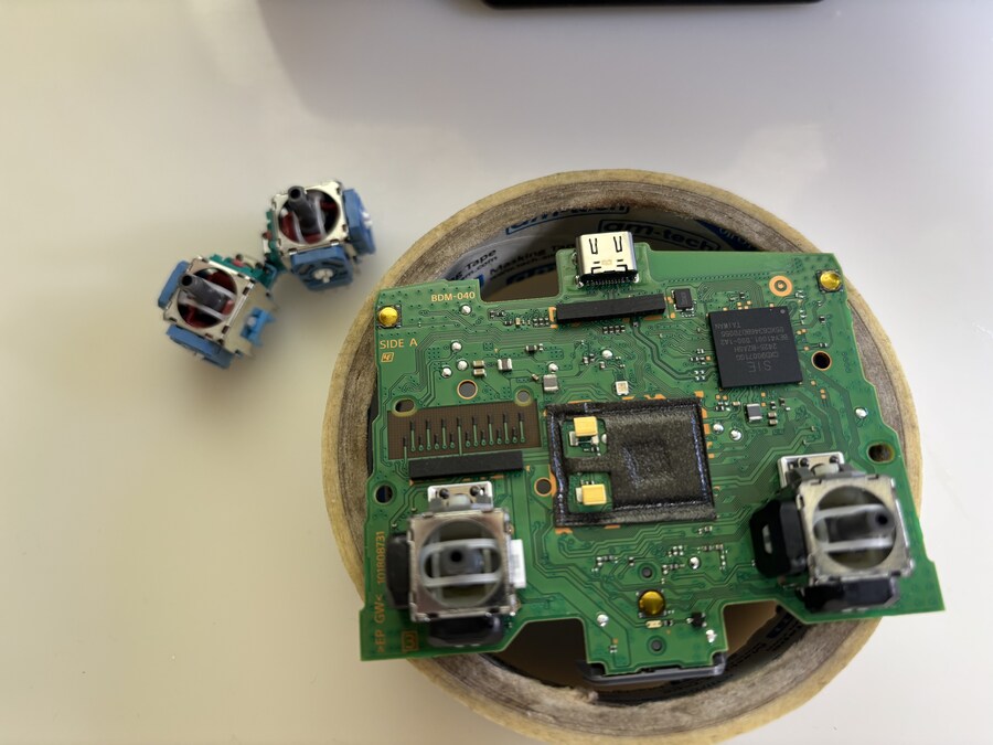 30주년 듀얼센스 분해하였습니다._6.jpg