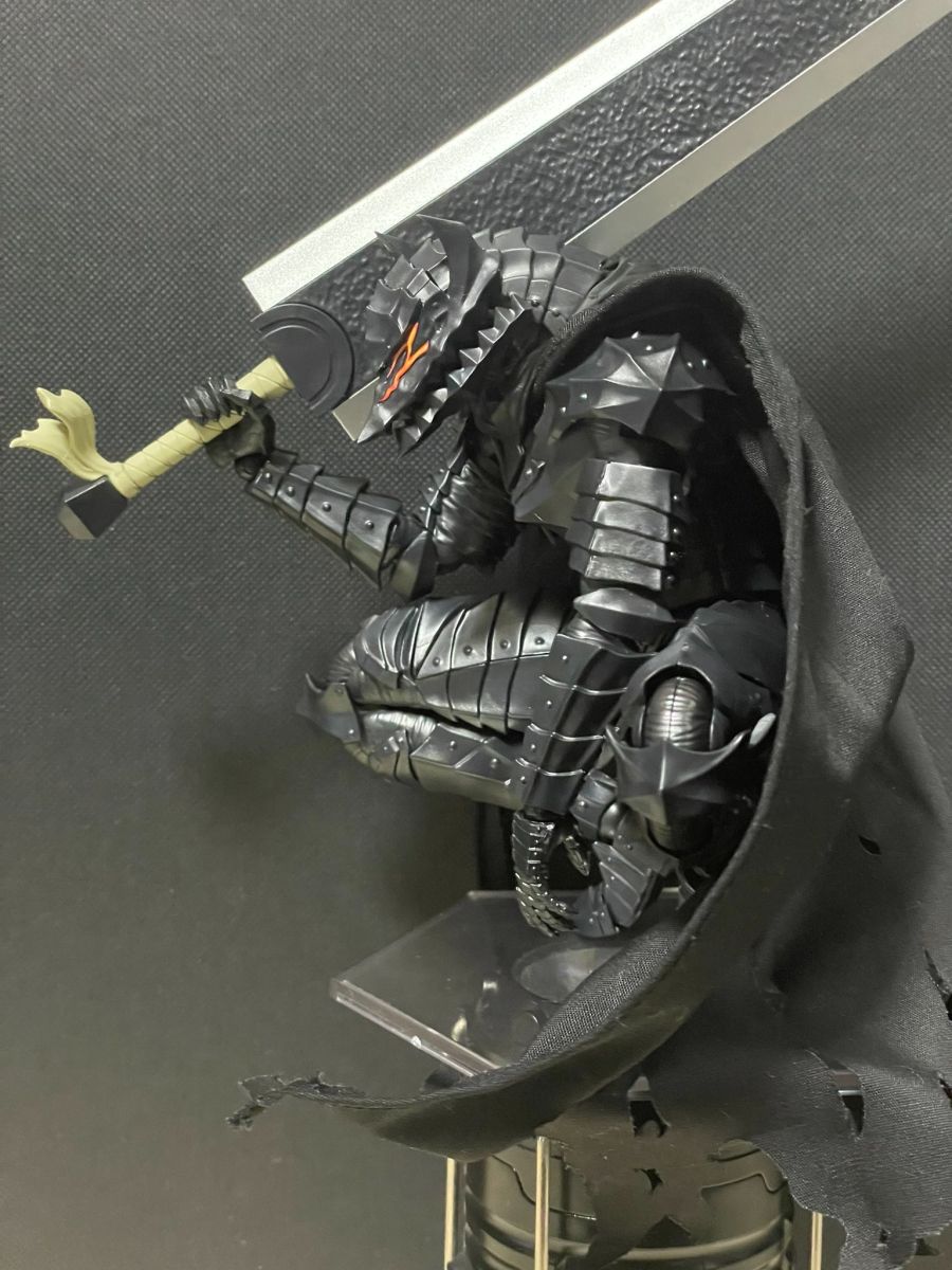 [맥스 팩토리] PLAMATEA 가츠 광전사의 갑주 가조립 + 검 비교 사진_4.jpeg