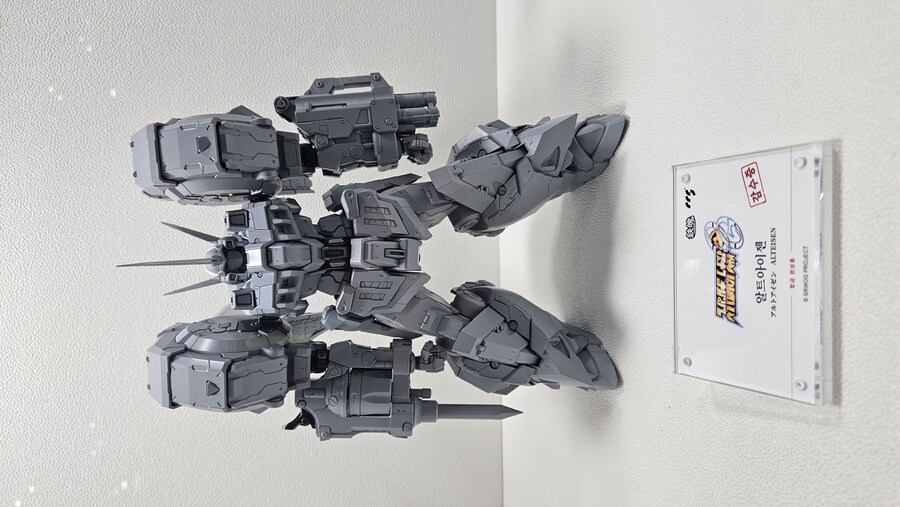 AGF,슈로대) AGF에서 검수중이라고 전시된 알트아이젠_1.jpg