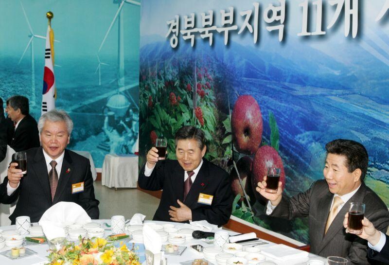 노무현 전 대통령) 20년 전 오늘 찍힌 사진들.jpg_8.jpg