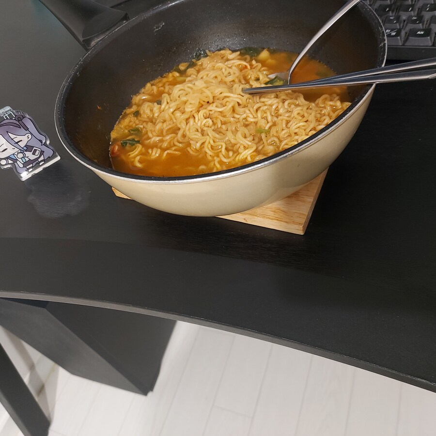 오전 6시에 라면을 먹는 사람이 있을리가 업잔아_1.jpg